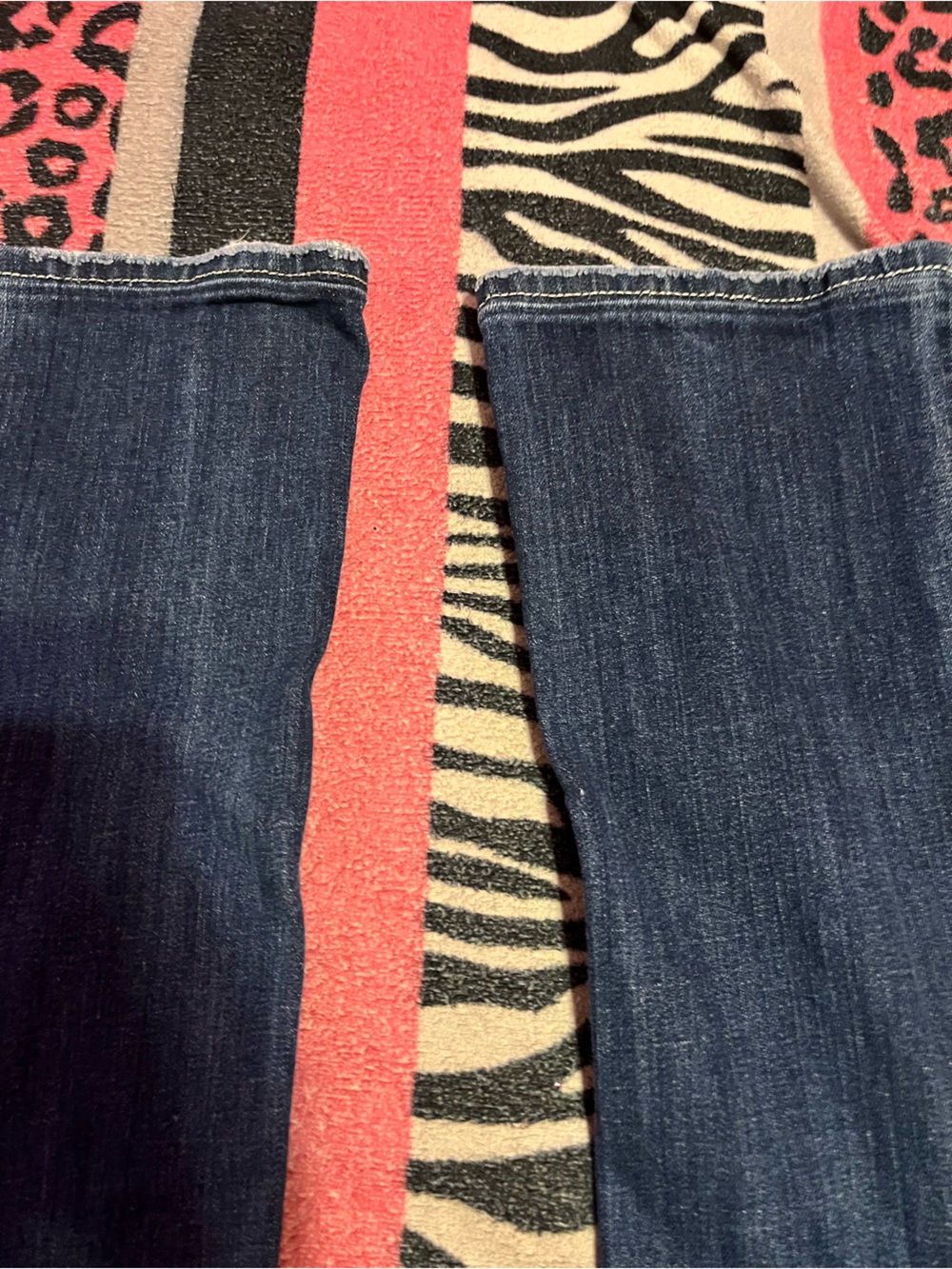 Miss Me jeans fleur-de-lis embroidery bootcut low rise jeans - Picture 6 of 8